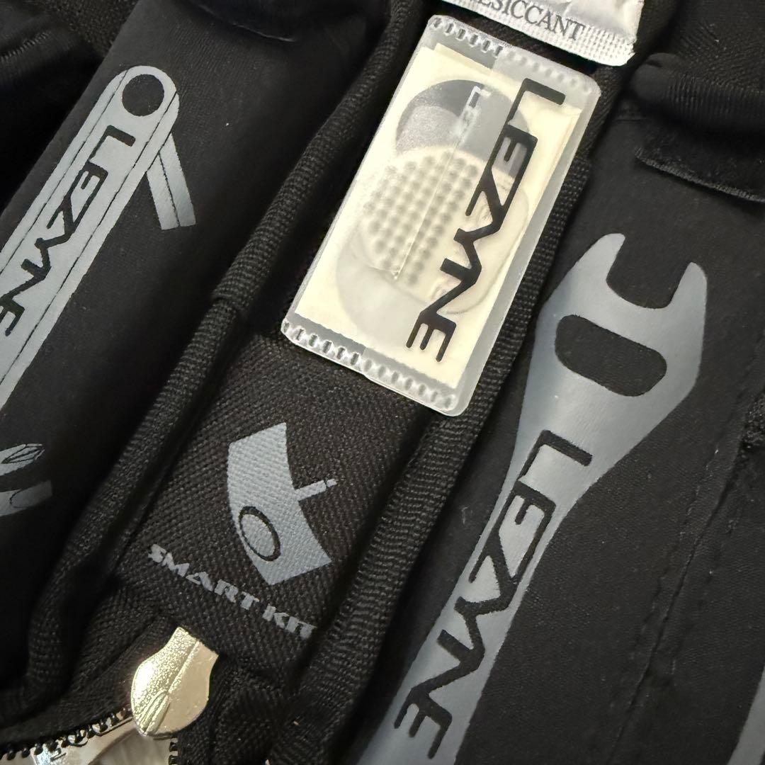 【新品・タグ付】LEZYNEの多機能ツールキット、ブラックのジッパーケース