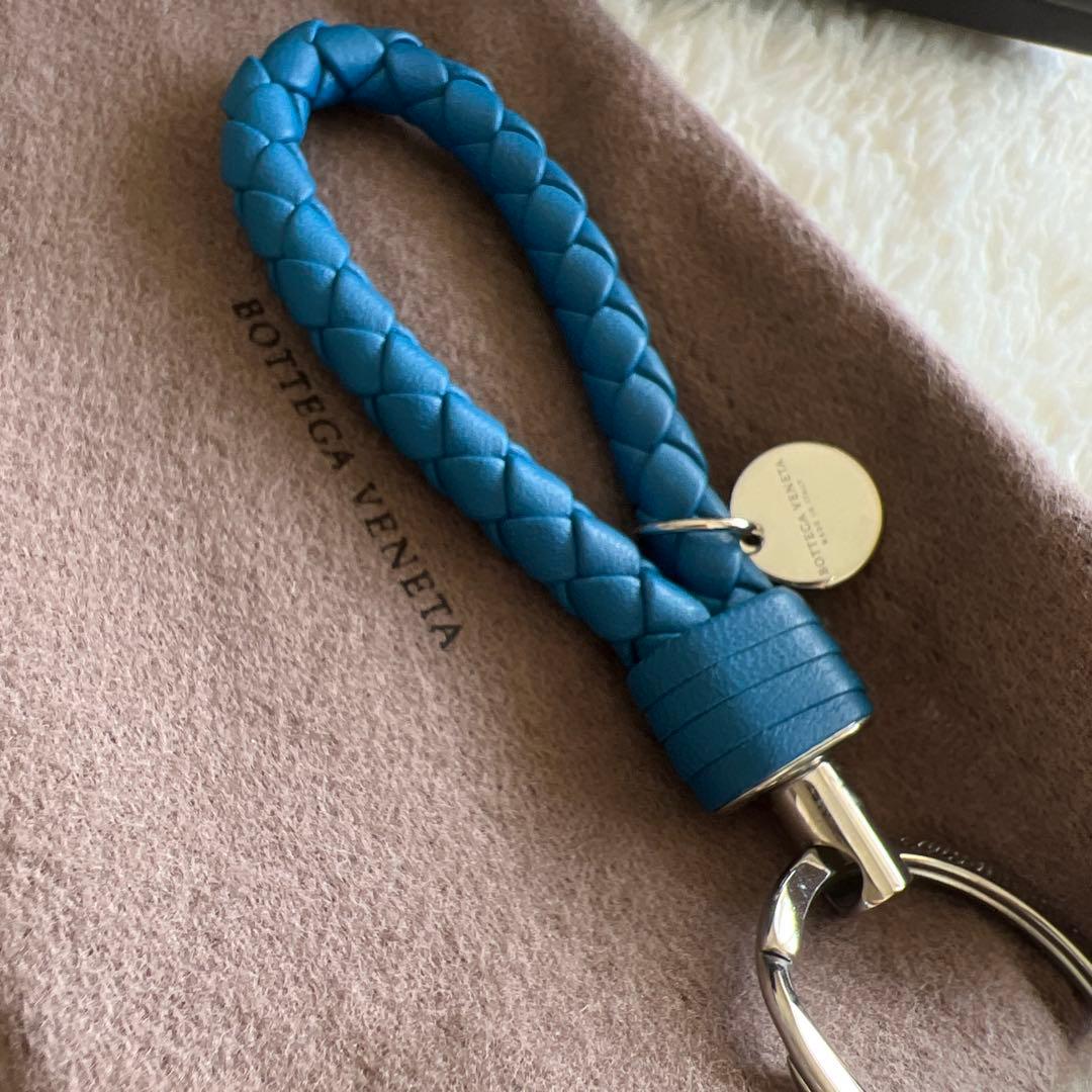 値下げ不可！新品BOTTEGA VENETA 編み込みレザーキーホルダー