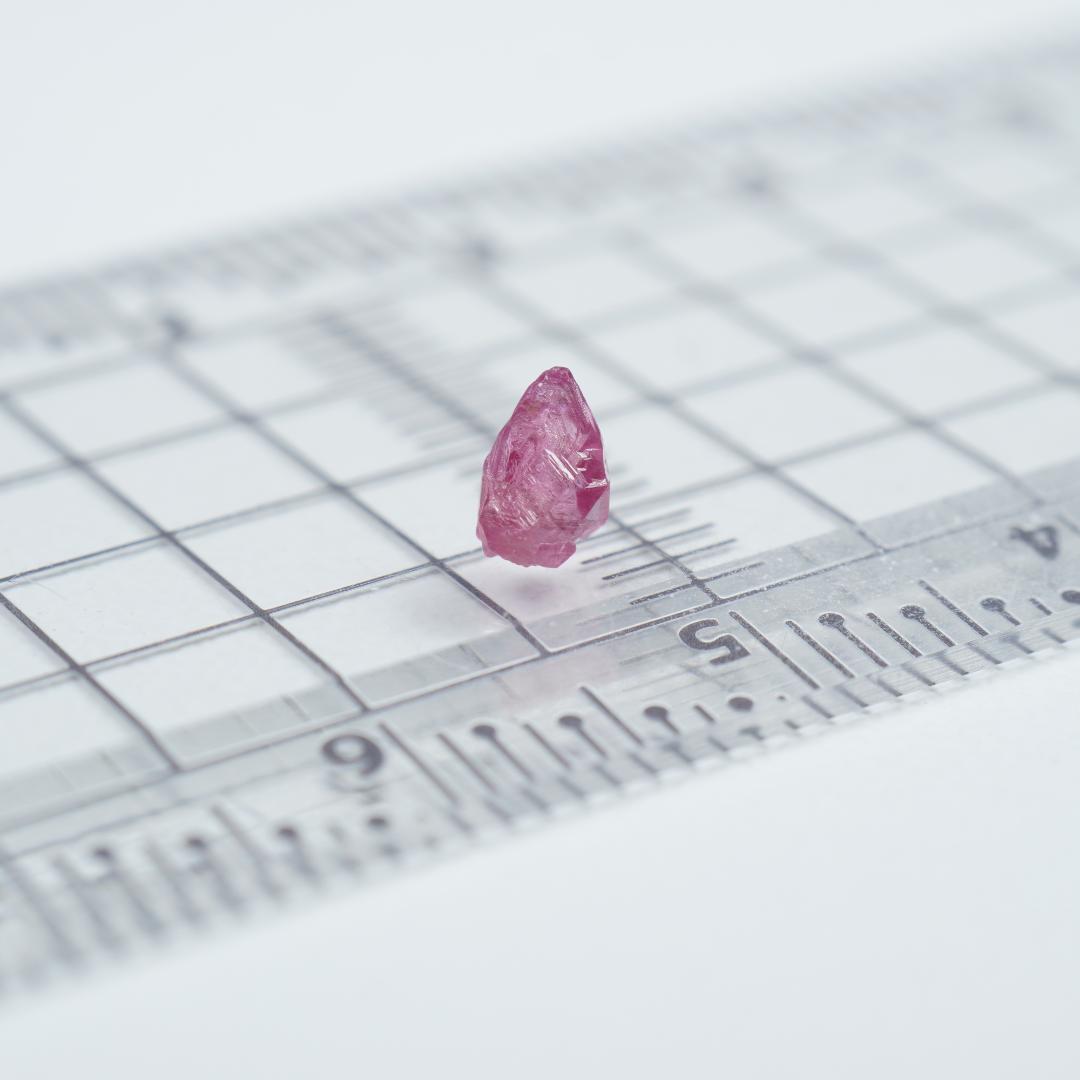 ウインザサファイア　結晶　タンザニア産