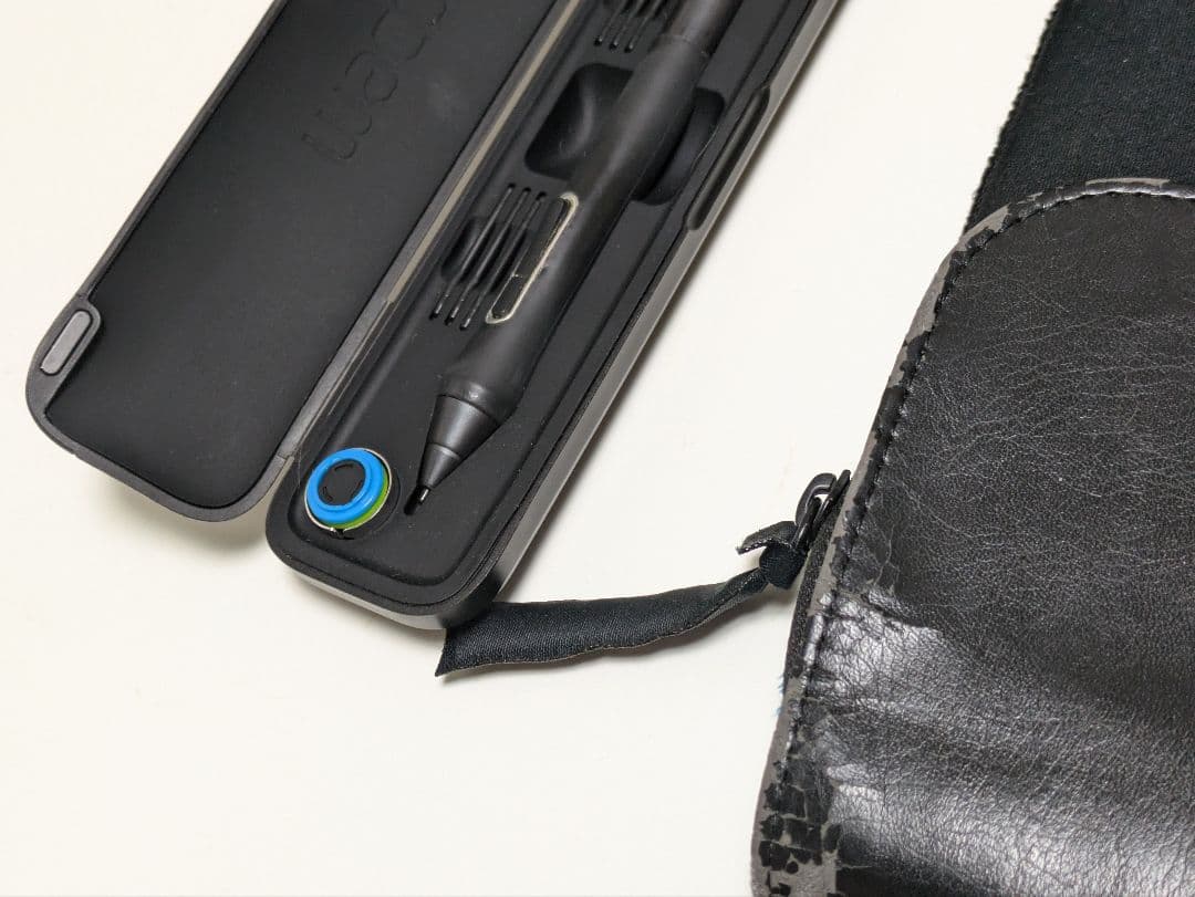 Wacom Cintiq 13HD 液晶ペンタブレット　キャリーケース