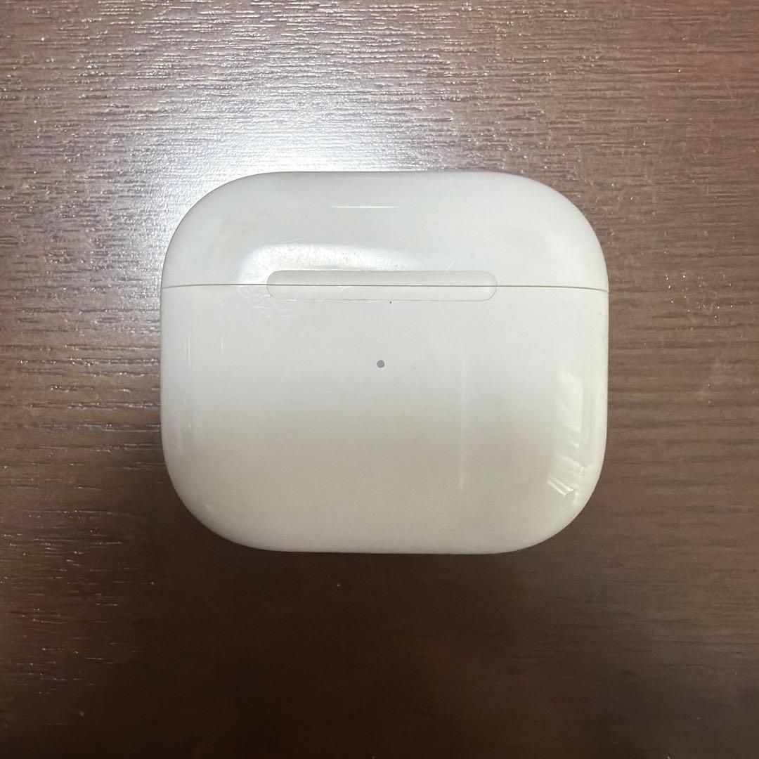 AirPods本体 ホワイト 充電ケース付き　第3世代　1カ月使用のみ