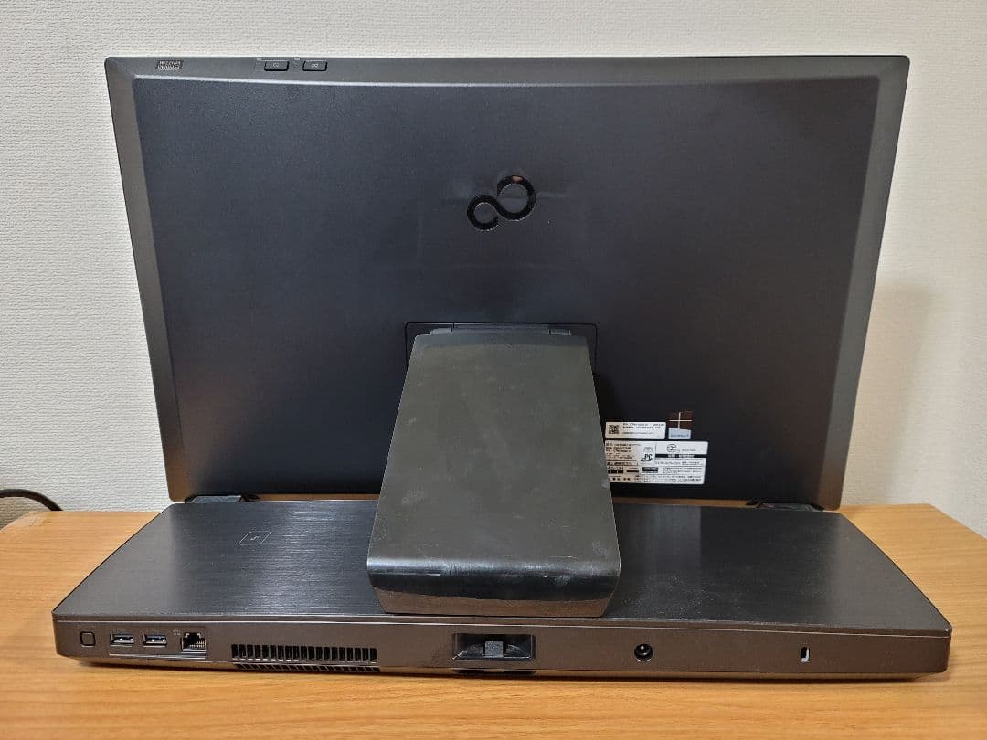 ron　FUJITSU ESPRIMO WH77/M i7/8GB/2TB