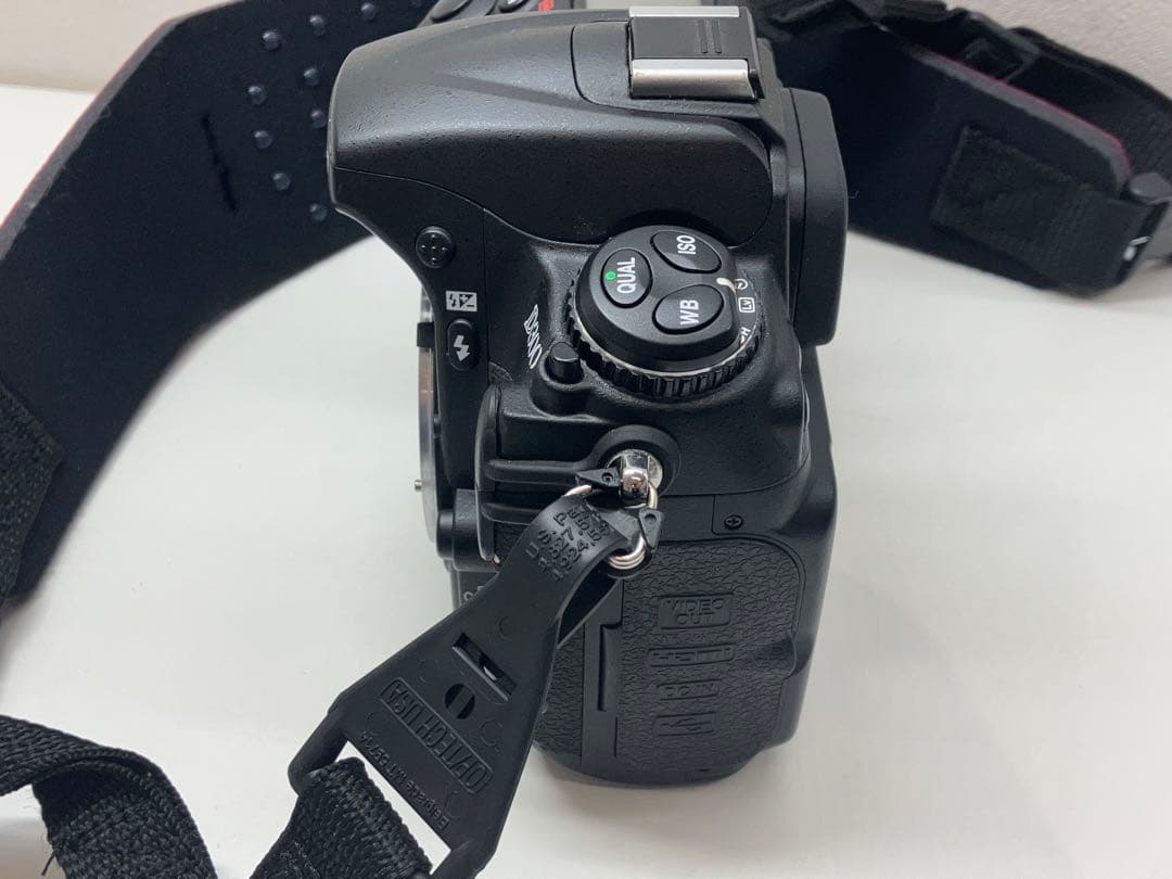 Nikon D300 デジタル一眼レフNIKKOR 18-200mm VR【⑤】