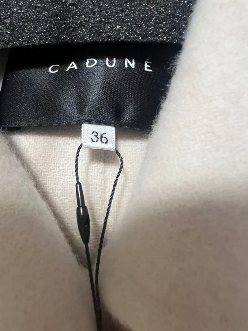 【新品】カデュネ ストール付きリバーコートオフ白Sサイズ