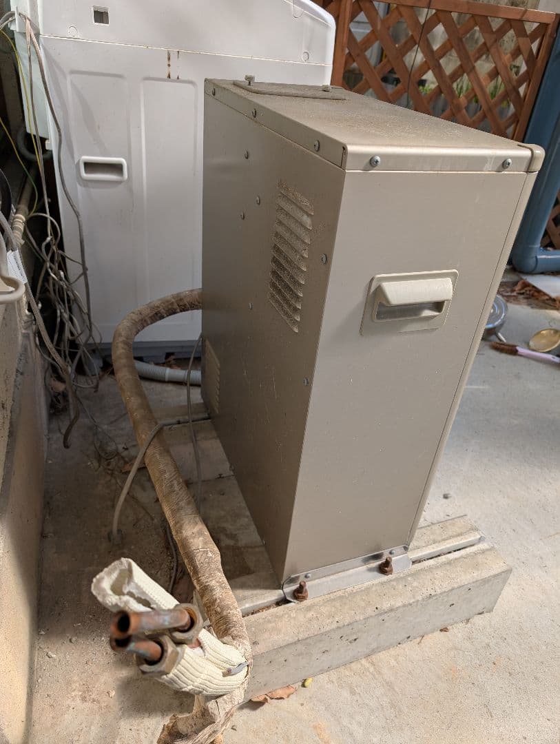 ハチ温水ルームヒーター 室外機付き