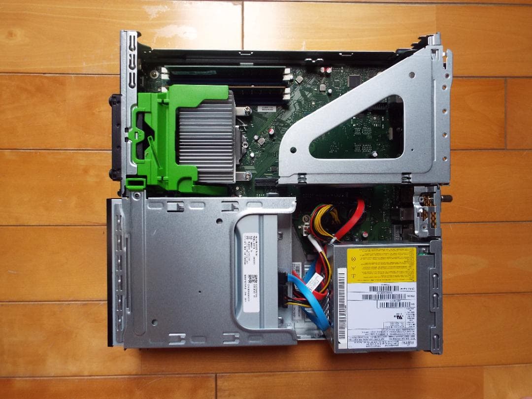 Windowsデスクトップ ESPRIMO D588/V i3-8100 16G SSD256G+HDD