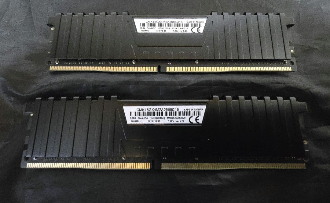 Corsair DDR4 2666Mhz メモリ 16GB（8GBx2）