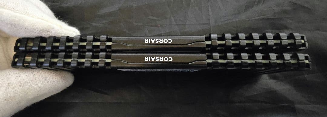 Corsair DDR4 2666Mhz メモリ 16GB（8GBx2）