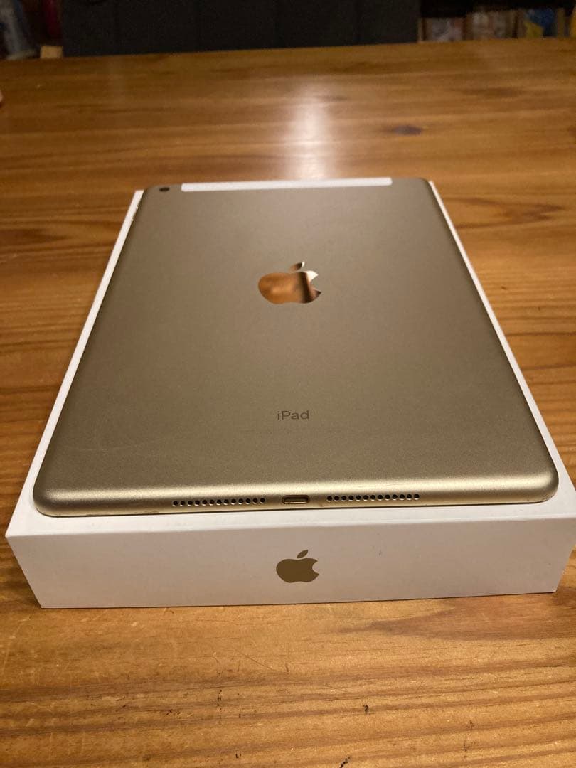 SIMフリー iPad 32GB Wi-Fi+Cellular MPG42J/A