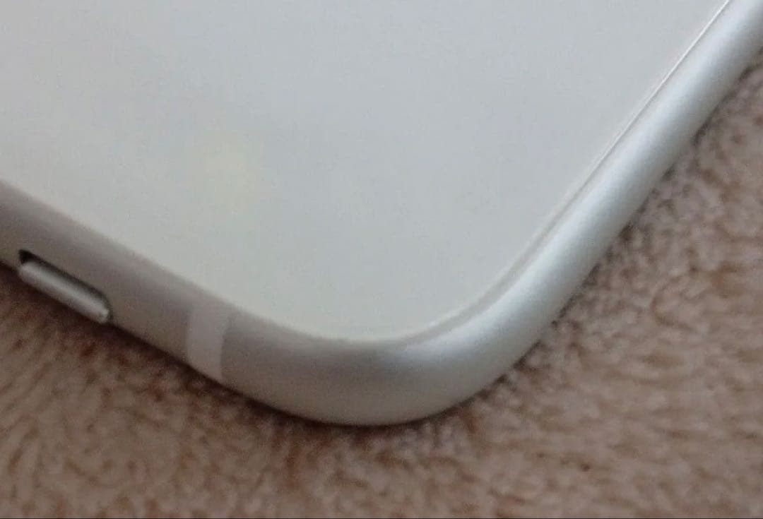 Apple iPhone SE2世代ホワイト SMフリーバッテリー82%