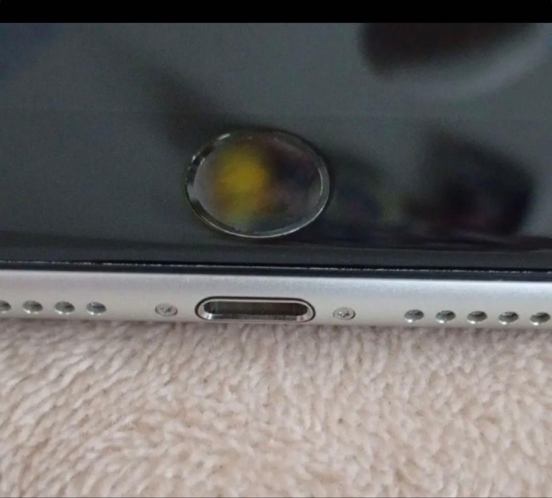 Apple iPhone SE2世代ホワイト SMフリーバッテリー82%