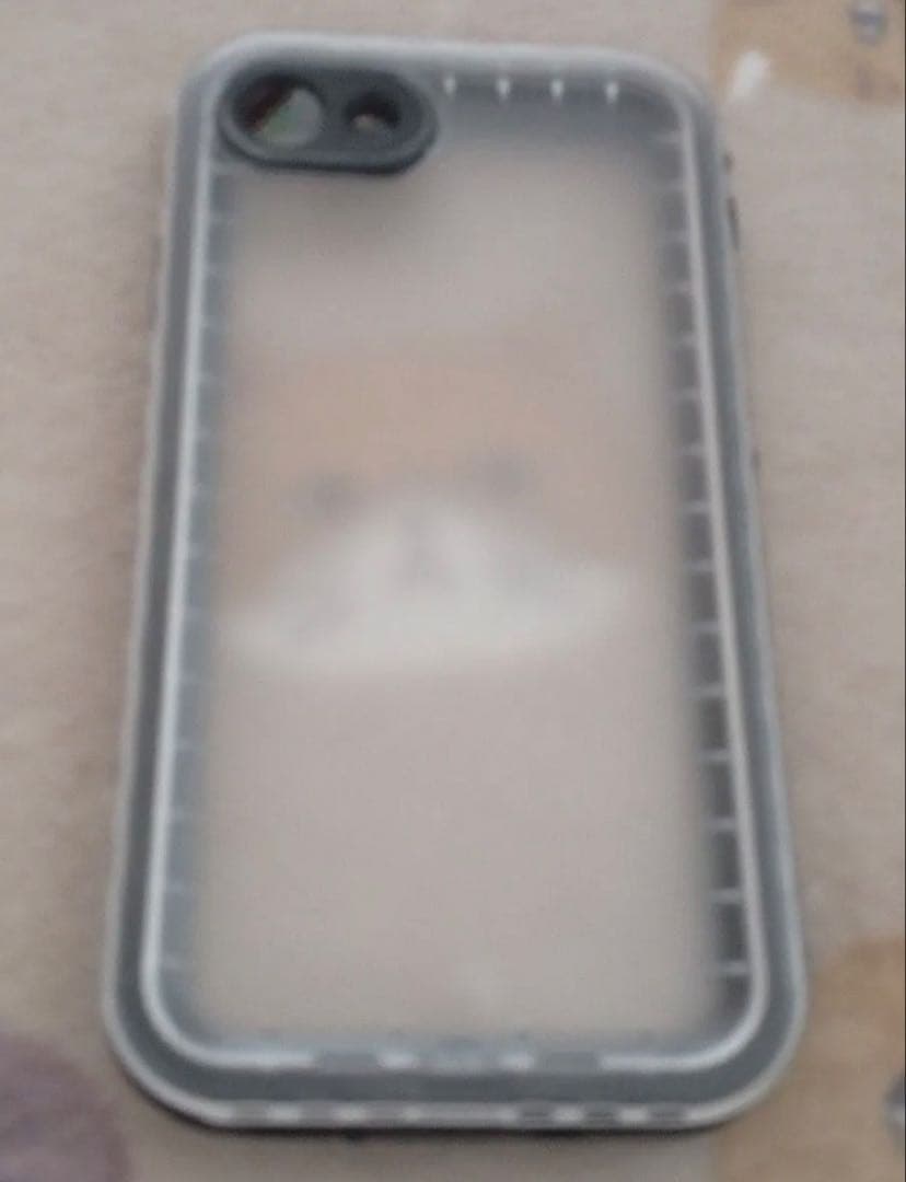 Apple iPhone SE2世代ホワイト SMフリーバッテリー82%