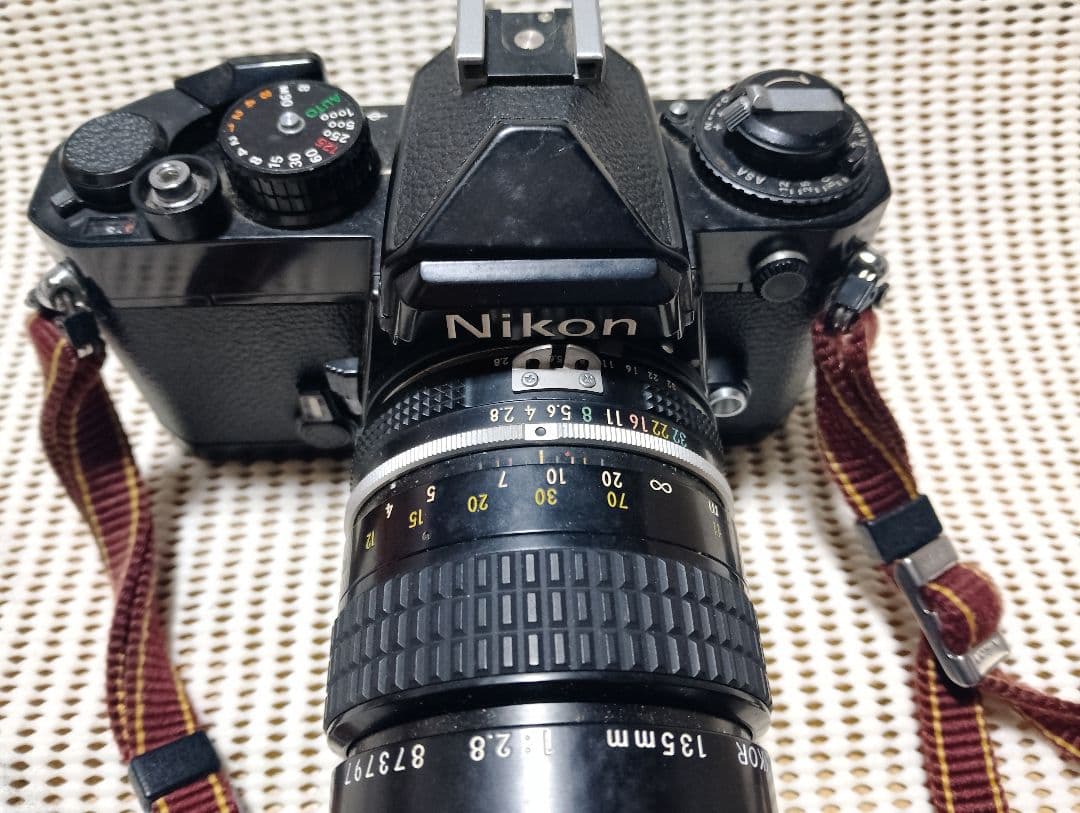 Nikon FE 一眼レフカメラ 50mmレンズ付き 望遠レンズ