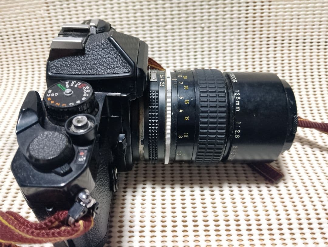 Nikon FE 一眼レフカメラ 50mmレンズ付き 望遠レンズ