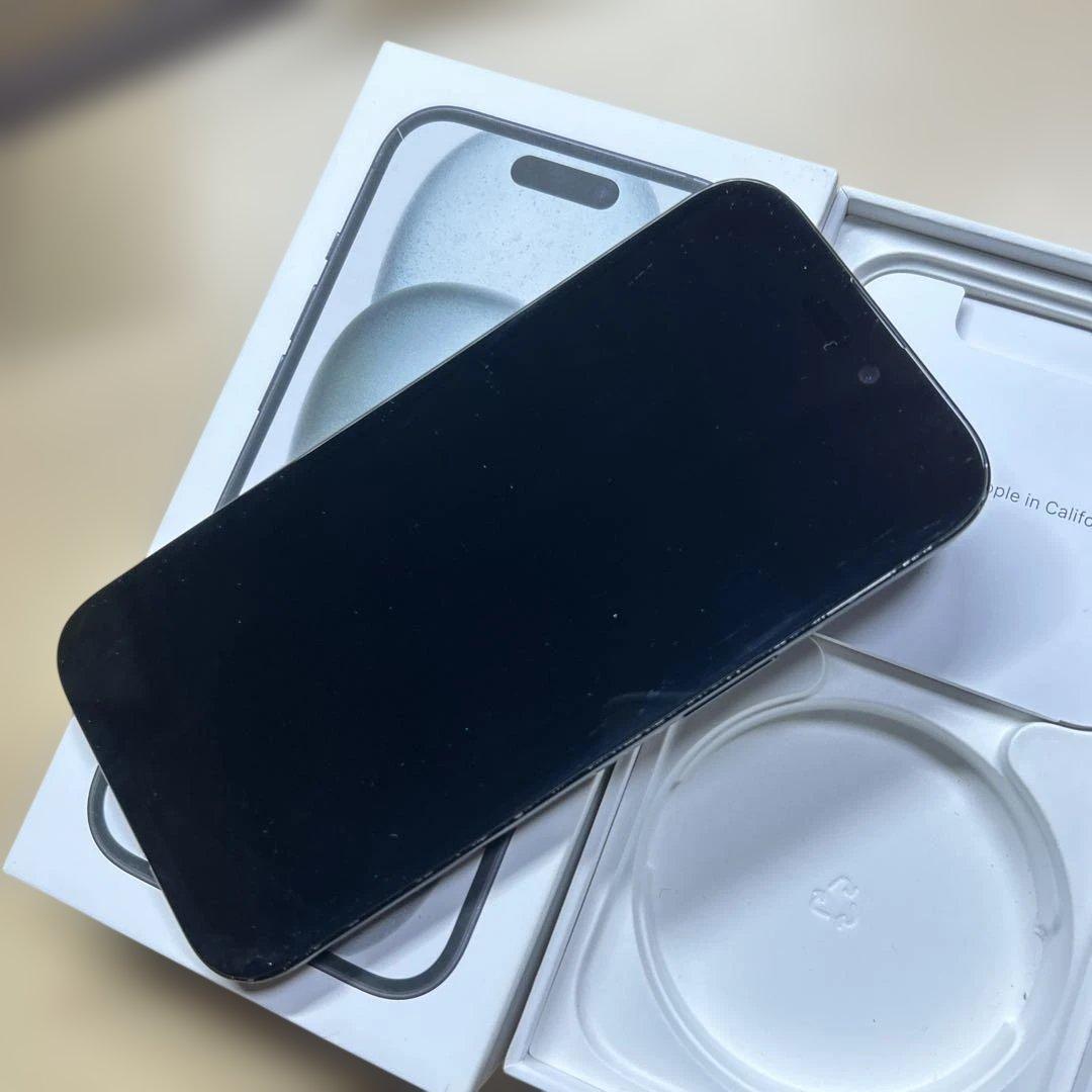 iPhone15 128GB SIMフリー　割れなし　バッテリー最大容量84%