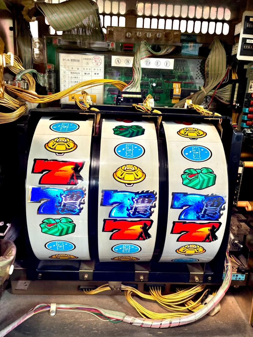 100円玉投入 希少卓上仕様　初代 押忍！番長 メダル出し アミューズ仕様