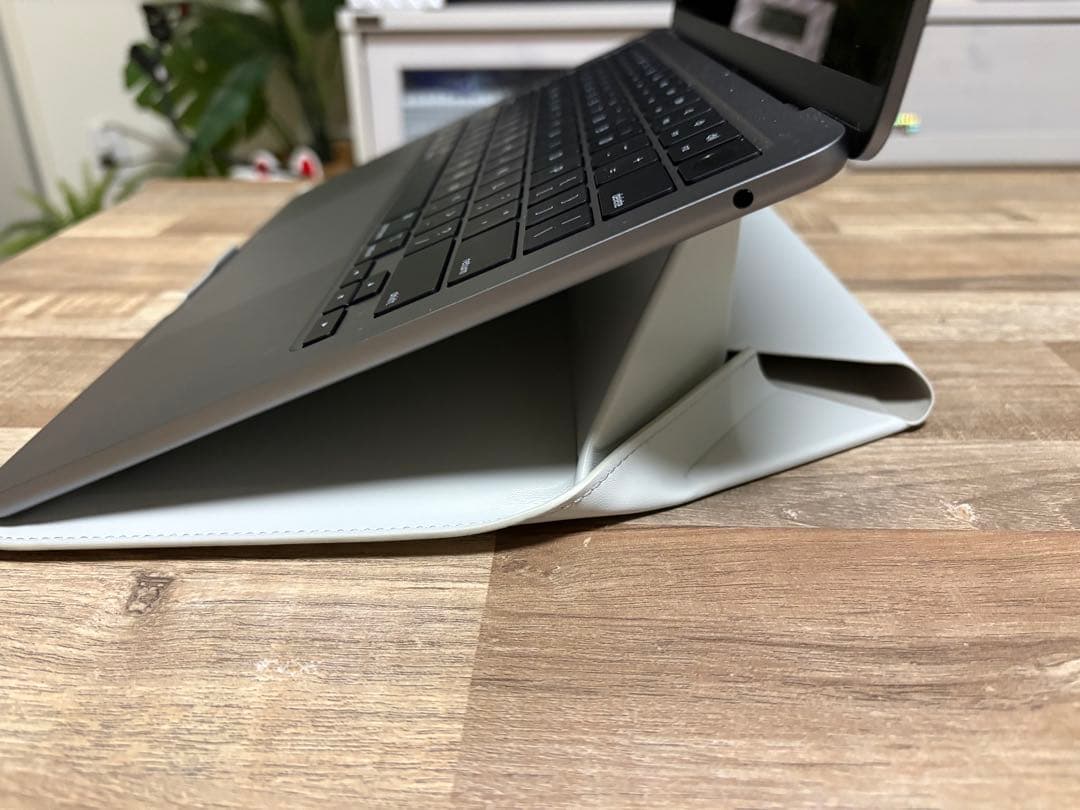 MacBook Air 13インチ M2チップ【MOFT PCケース付】