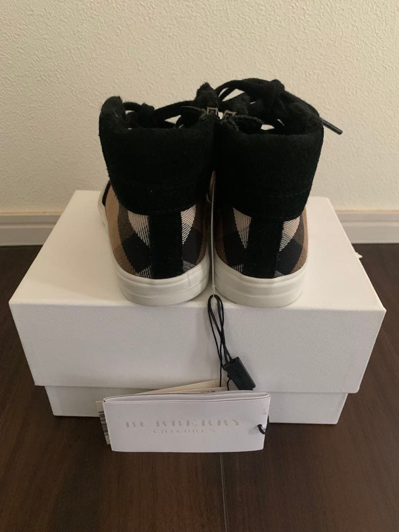 新品タグ付き！　バーバリーチルドレン　スニーカー 黒 チェック柄　14cm