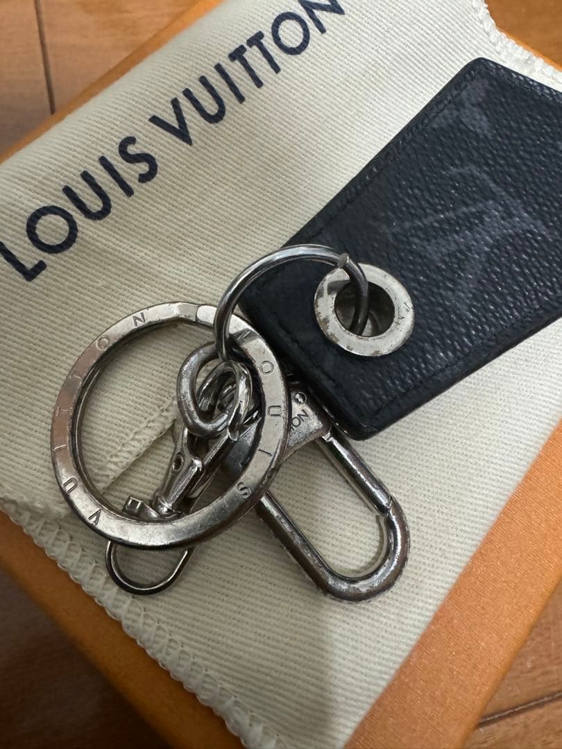 LOUIS VUITTON 黒 レザー キーリング