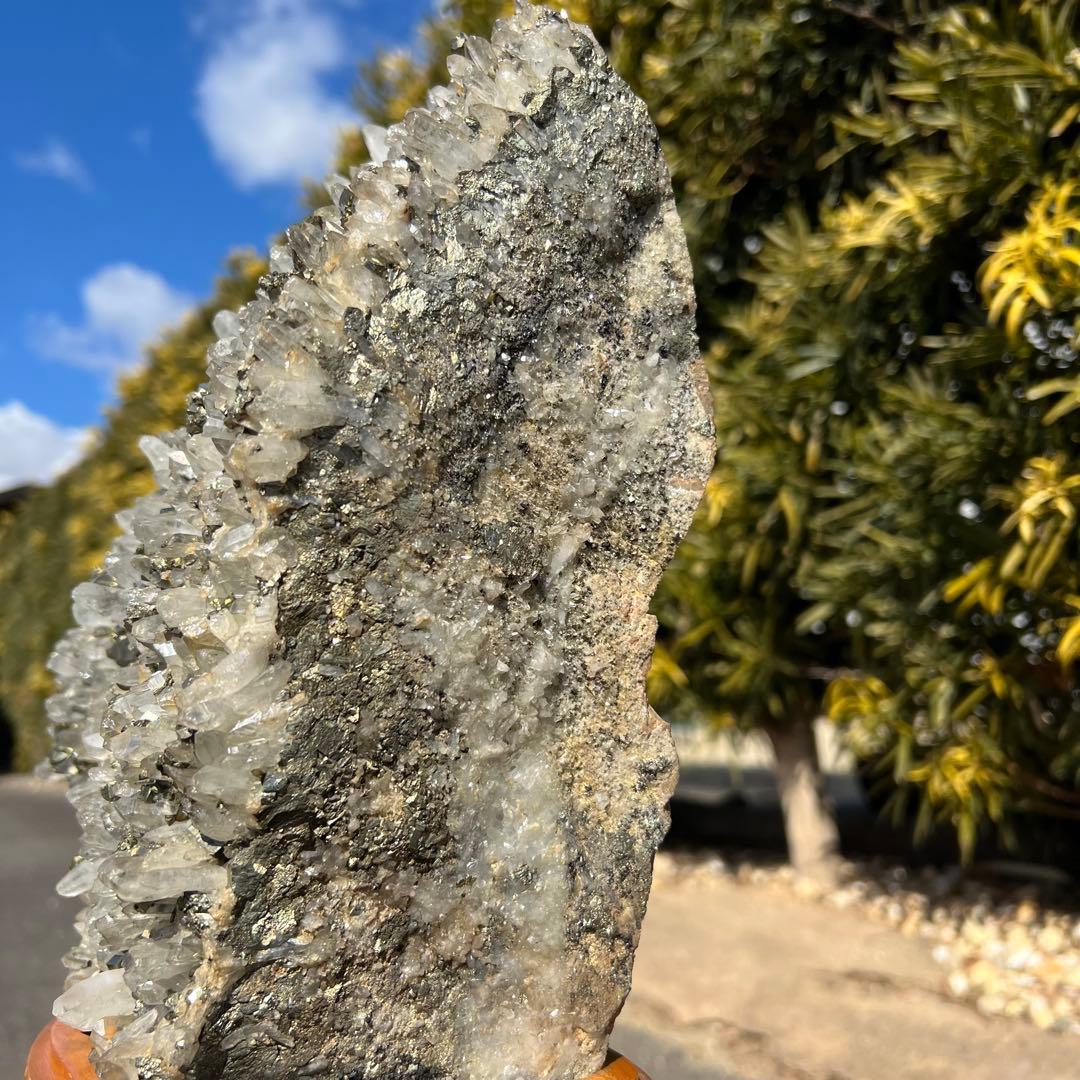 ✨ゴールドの煌めき✨金運招来✨パイライトイン 水晶クラスター 原石 天然石 置物