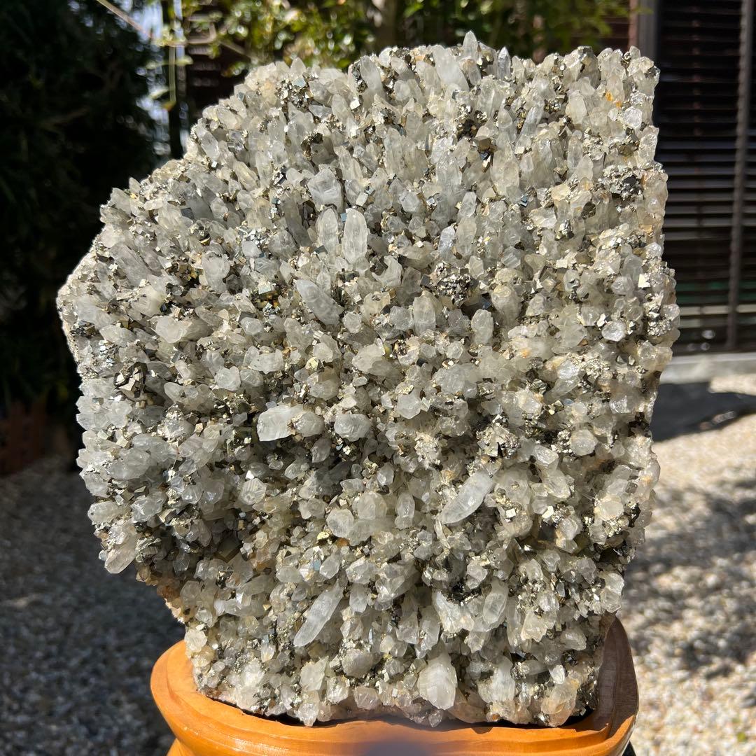 ✨ゴールドの煌めき✨金運招来✨パイライトイン 水晶クラスター 原石 天然石 置物