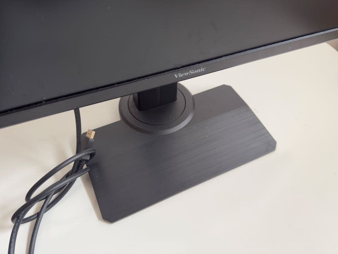 ViewSonic中古27インチPCゲーミングモニター　プラグ.配線コード付き