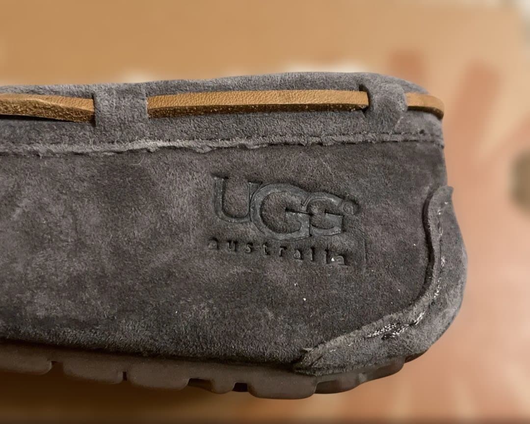UGG DAKOTA グレー モカシン シューズ　新品未使用
