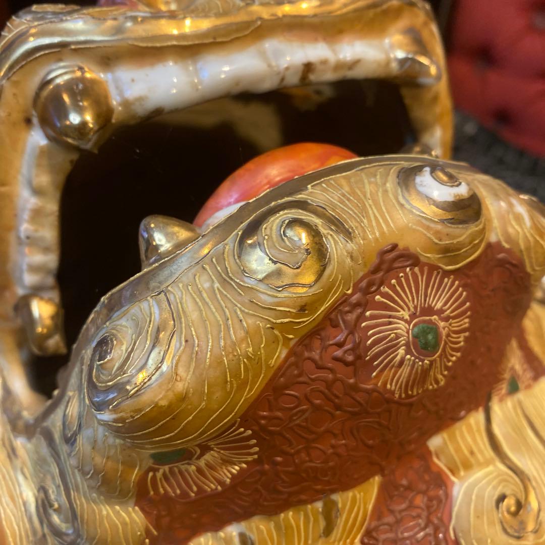 九谷玉取獅子図置物（大）