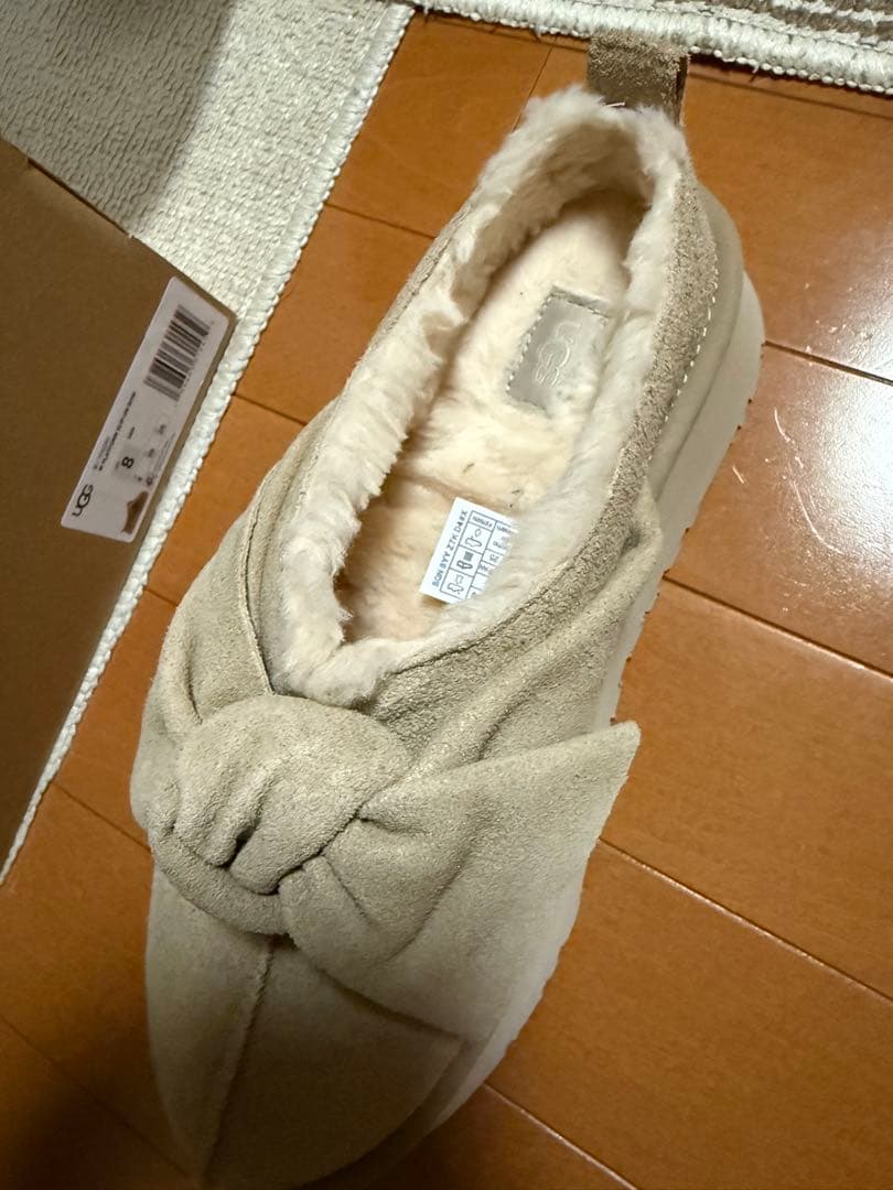 新品UGG リボン付き　プラットフォーム スリッポン ボウ 25センチ