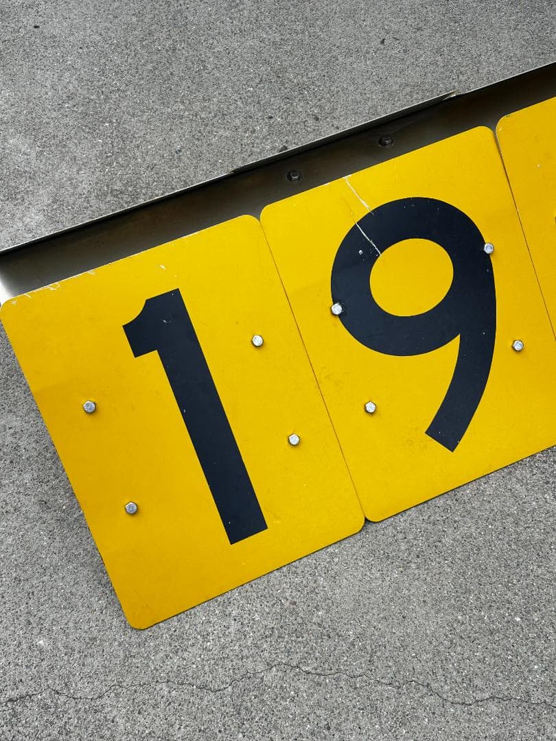 空港の誘導路または滑走路補助標識、米国 FAA 仕様タイプ　アメリカ看板標識