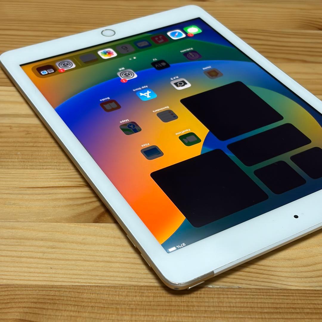 iPad 第五世代　32GB セルラーモデル　53801