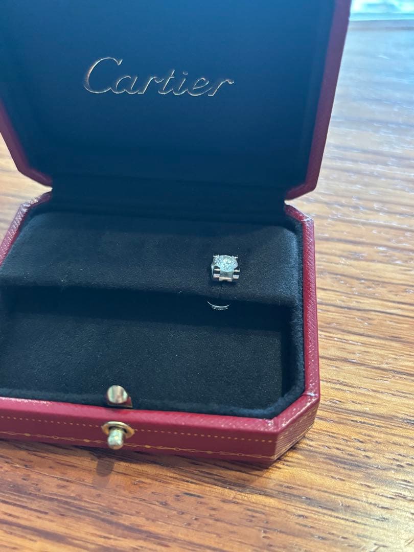 カルティエ0.6ctCドゥダイヤピアス　片耳