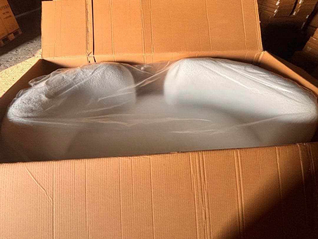 ホワイトファブリックソファ 曲線デザイン