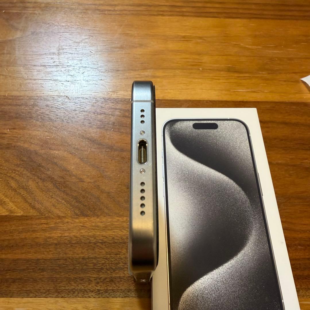 iPhone15Pro ホワイトチタニウム