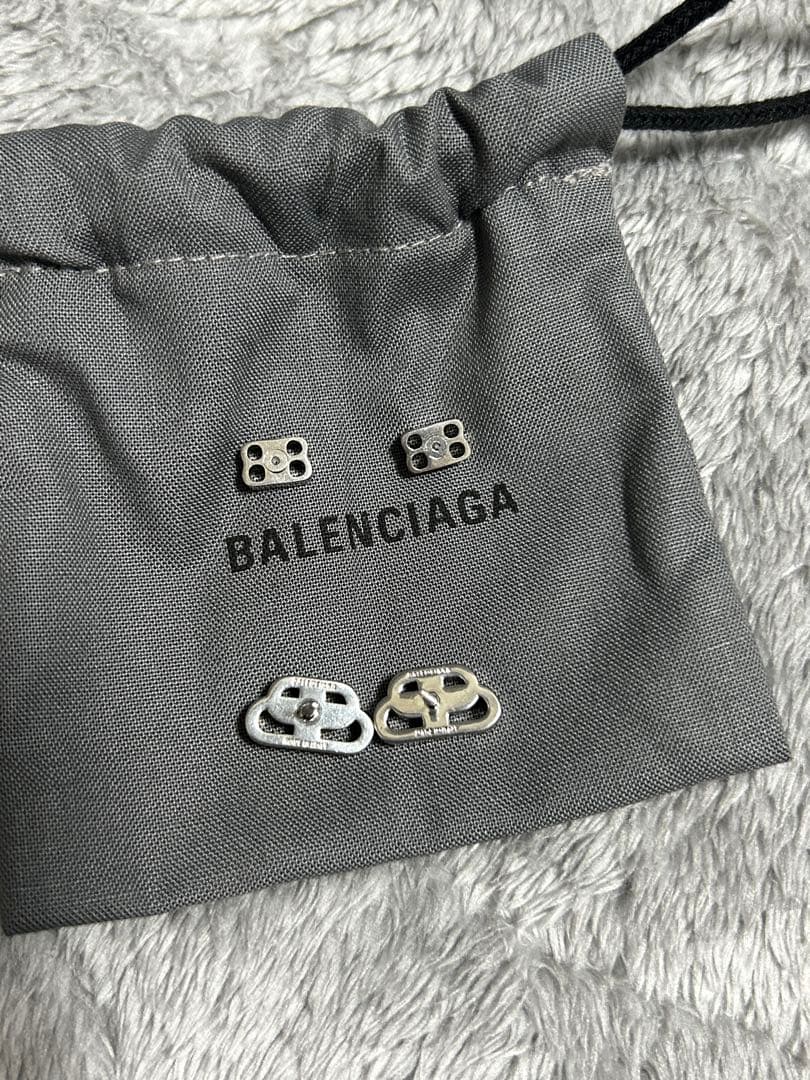 BALENCIAGA ロゴデザイン ピアス【箱無し】