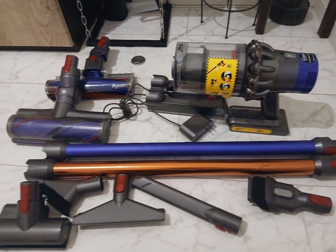 ダ*カ様 Dyson V10 SV12 壁掛け充電付 付属品多数 動作品