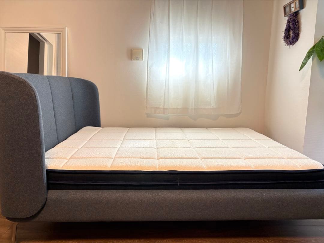 ベットフレーム　マットレス