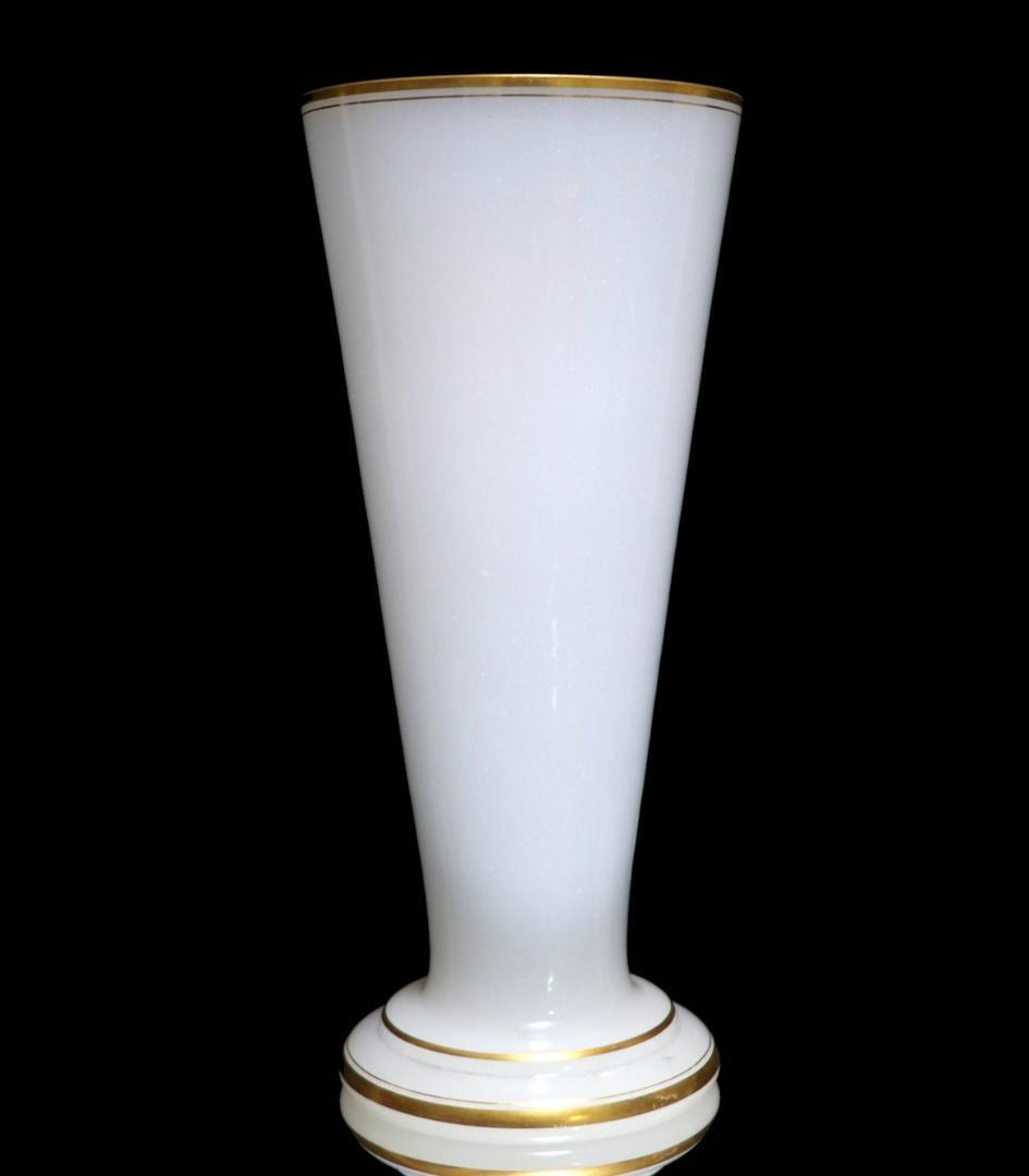 オールド・バカラ 最高級 純白 オパーリンクリスタル製 金彩 大型花瓶 30cm