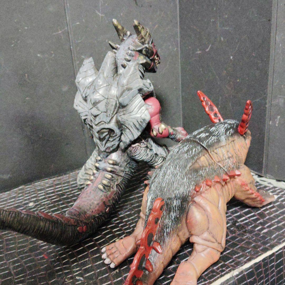 上野淳子ウルトラ怪獣ジョバリエ.マグニア