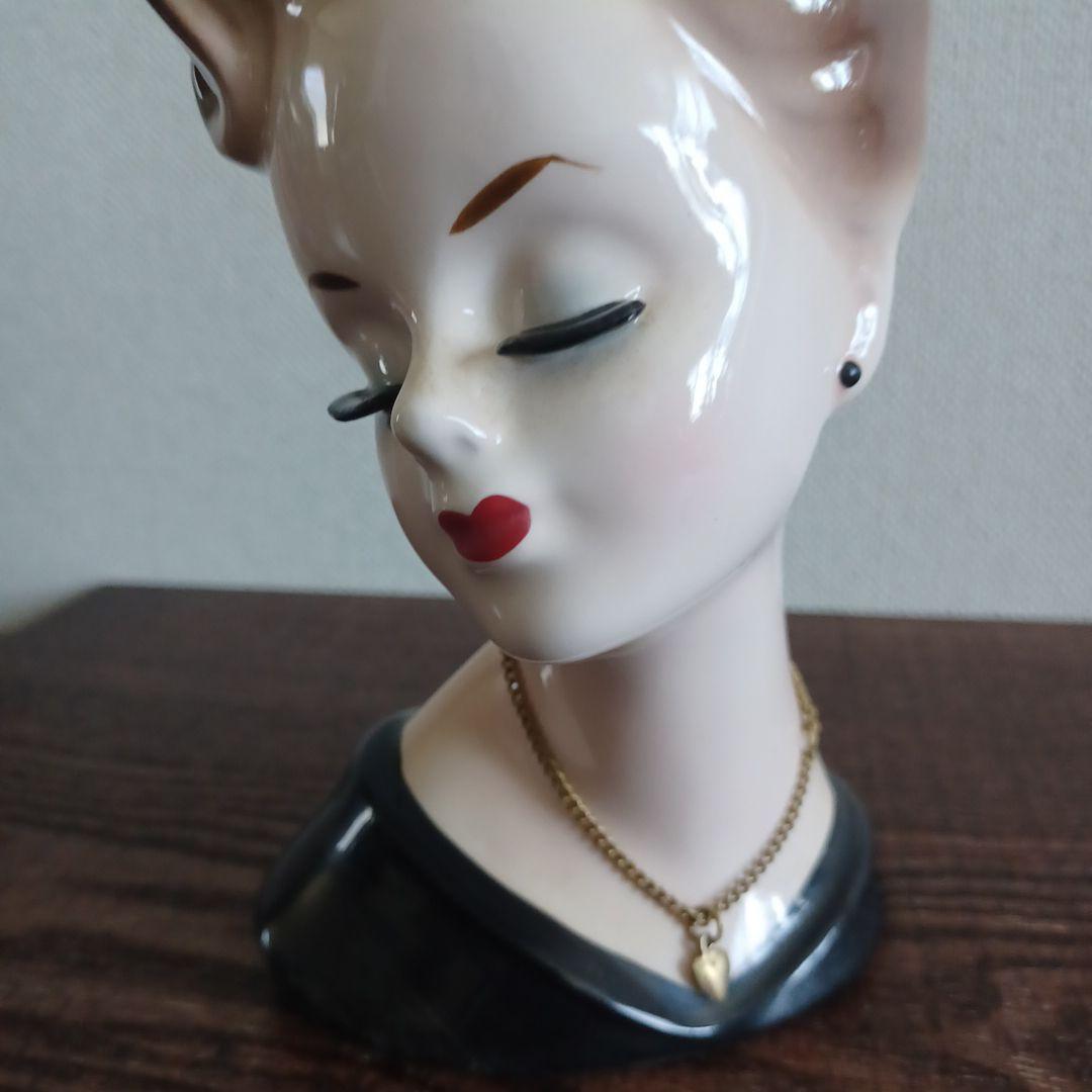 ビンテージ レディヘッドベース 陶器製の置物花瓶　黒のドレスにハートのネックレス