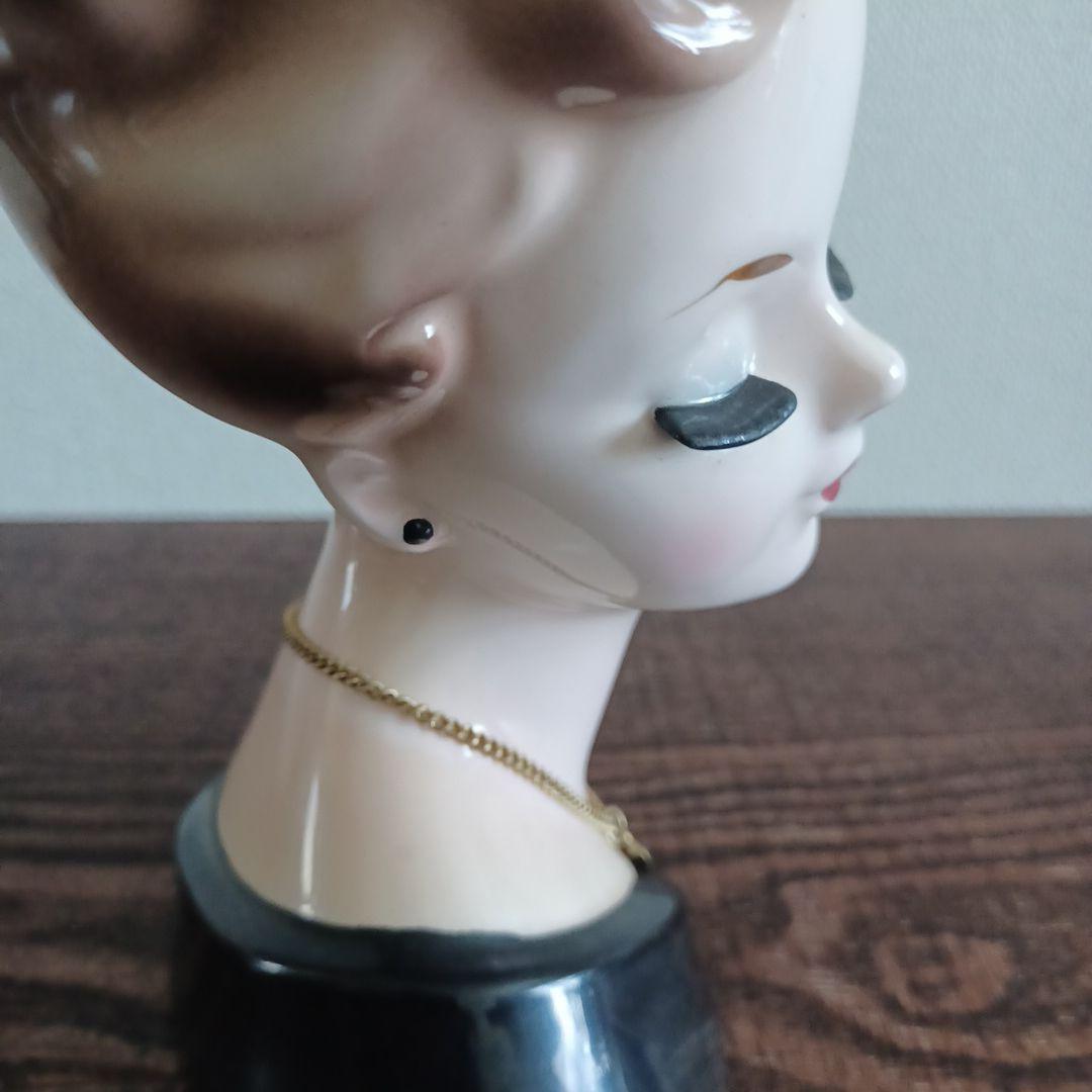 ビンテージ レディヘッドベース 陶器製の置物花瓶　黒のドレスにハートのネックレス