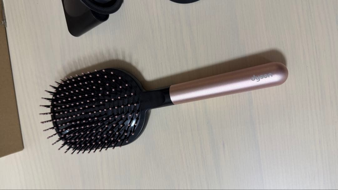 Dyson Spersonic ピンク ヘアドライヤー ブラシアタッチメント付き