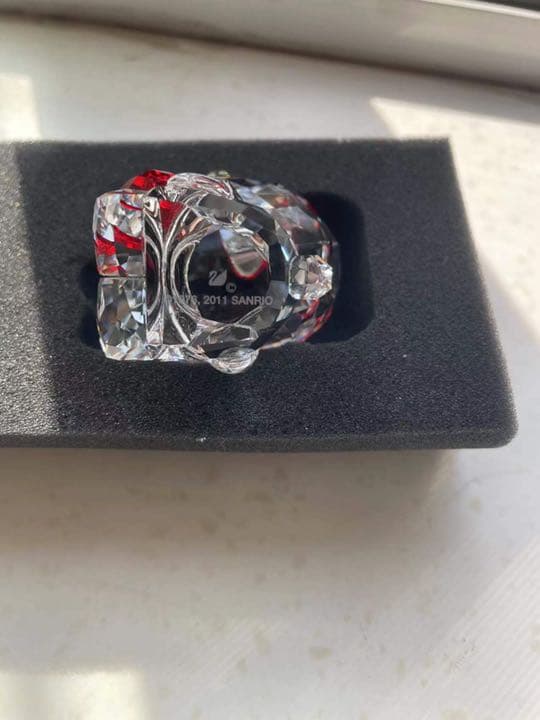 スワロフスキー ハローキティレッドアップル レッド リボン 猫 1096878