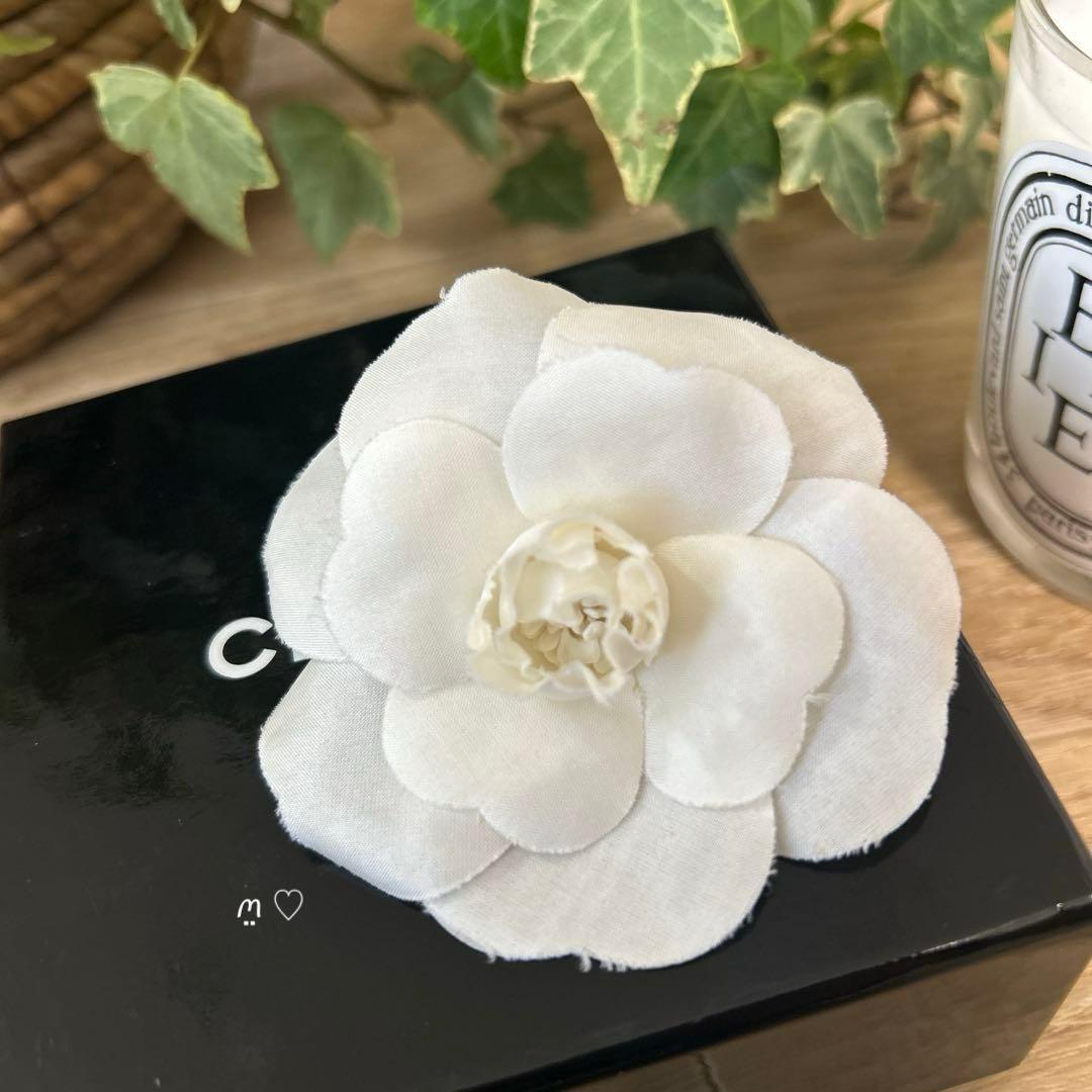 CHANELシャネル　カメリアコサージュ　ブローチ　シルク　ホワイト　卒業入学式