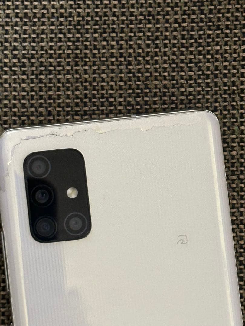 Galaxy A51 ホワイト