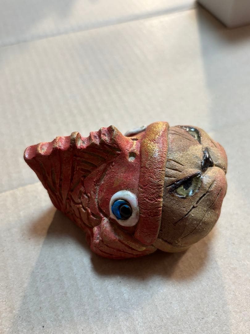 だ*ん様 人気作家 岡村洋子 猫かぶりシリーズ 鯛　赤 置物 焼き物