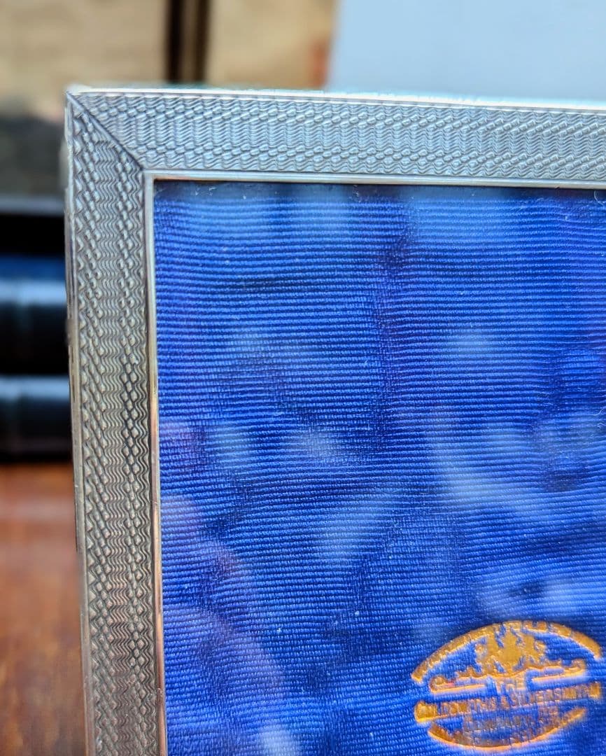 イギリスアンティーク 純銀フォトスタンド １９１３年ロンドン刻印 英国王室御用達