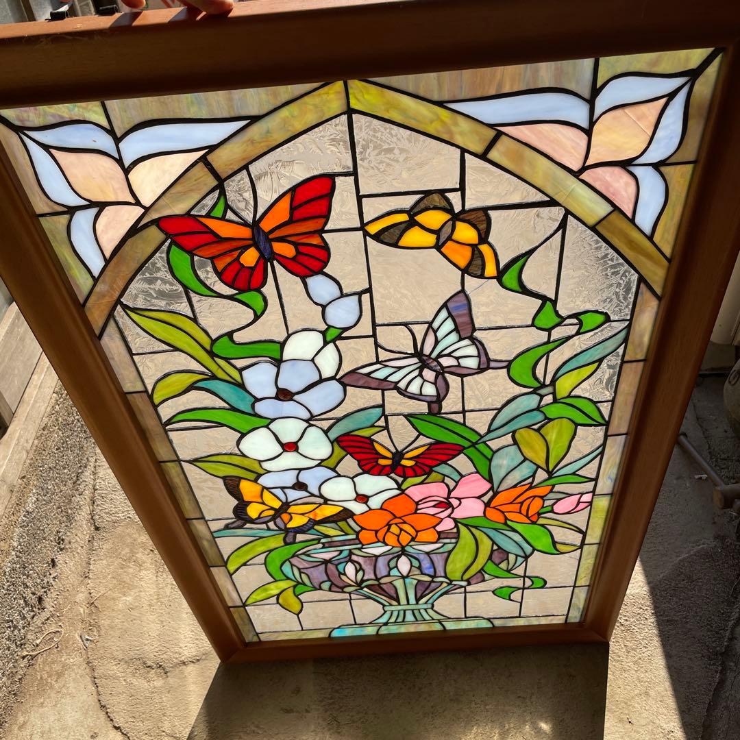 n*e様 ステンドグラス パネル 花に集まる蝶々 約94×58cm 壁掛け オブ