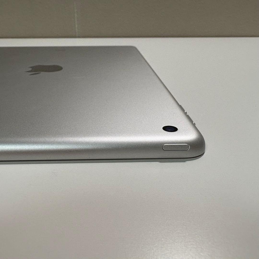 Apple iPad (第9世代)Wi-Fi 64GBシルバー 本体