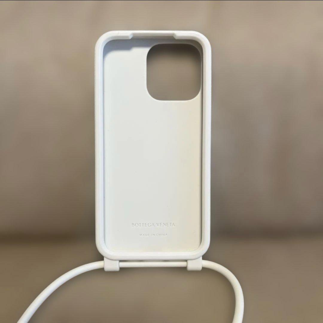 【BOTTEGA VENETA】 iPhone13proケース ホワイト